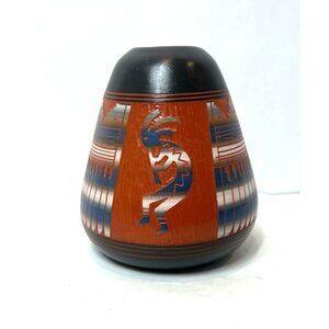 Native American Navajo Pottery Vase Etched Kokopelli Signed V. King Vibrant